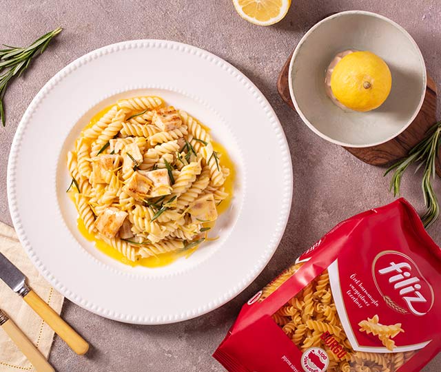 Limon soslu tavuk dilimli burgu makarna
