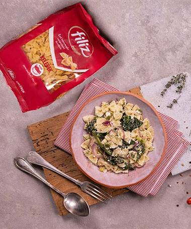 BAHAR-OTLU-LOR-PEYNIRLI-380x456 Fesleğen soslu makarna tarif detay sayfası görseli